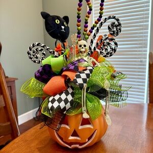 🎃 Lighted Jack-o’-lantern Skeleton Arrangement